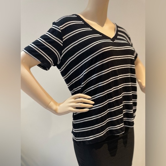 SPLENDID Relaxed V-neck tee Size Small - Picture 10 of 12